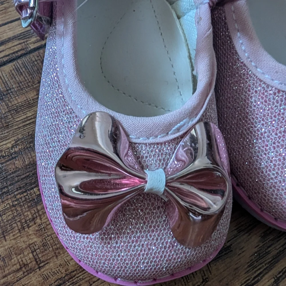 💥3/$24 Pink Glitter Shoes With Bow‎ Detail
